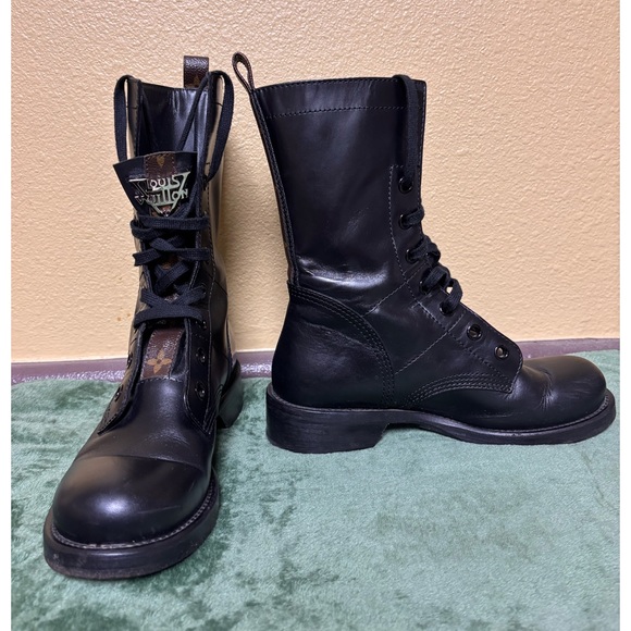 Louis Vuitton
LV Monogram Leather Combat Boots - Picture 8 of 15